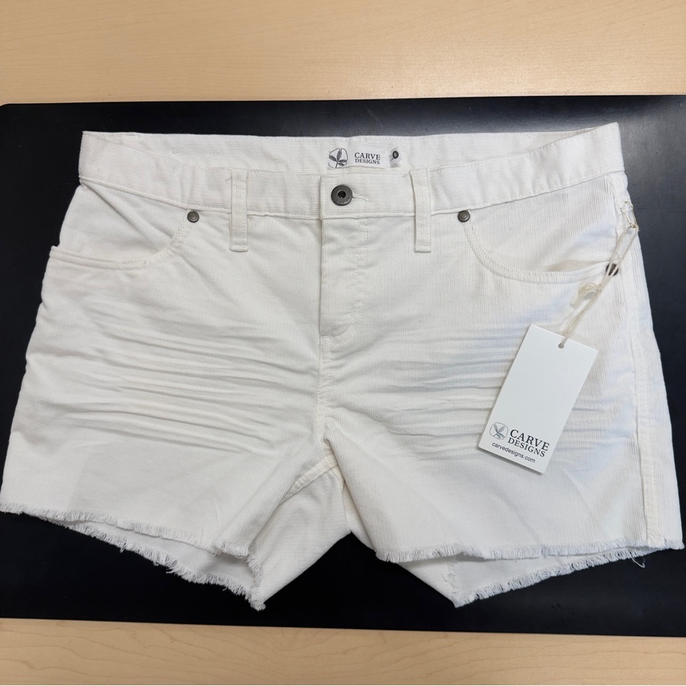 Carve Designs Oahu Corduroy Organic Cotton White Frayed Hem Shorts Size 8 NWT
